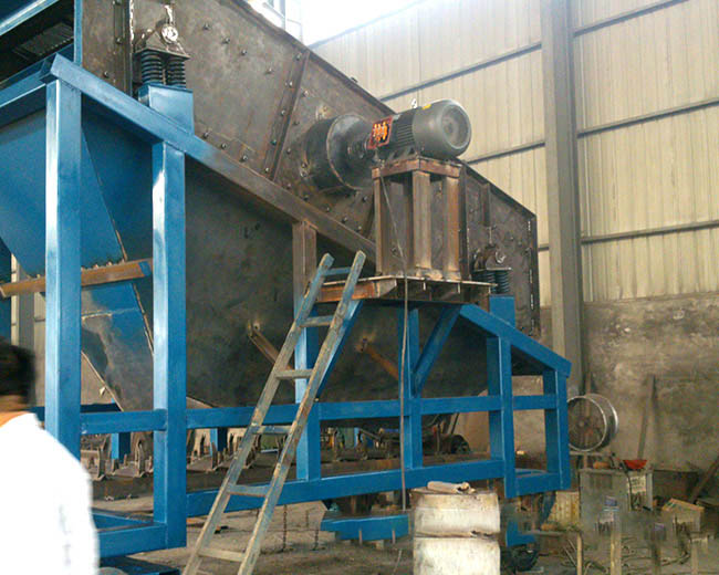 塊礦振動(dòng)篩真機(jī)照片