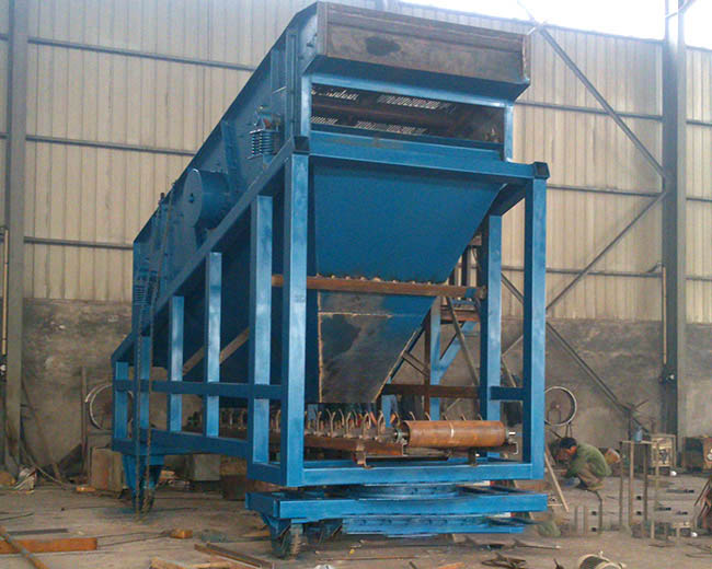 塊礦振動(dòng)篩真機(jī)照片