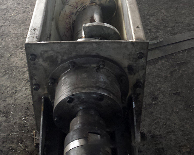 不銹鋼螺旋輸送機(jī)葉片撕裂、軸裂縫、軸段斷裂處理