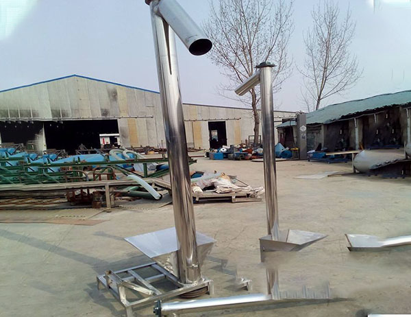 不銹鋼螺旋輸送機(jī)需要定期清理，殘存物會(huì)影響效率