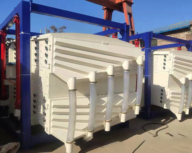 石油壓裂砂選用方形<a href='http://m.timoshuo.com/sfsx/ybs.html' title='搖擺篩' target='_blank'>搖擺篩</a>才能滿足要求