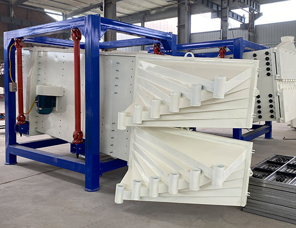 硅砂方形<a href='http://m.timoshuo.com/sfsx/ybs.html' title='搖擺篩' target='_blank'>搖擺篩</a>處理量大精度可達(dá)95%以上