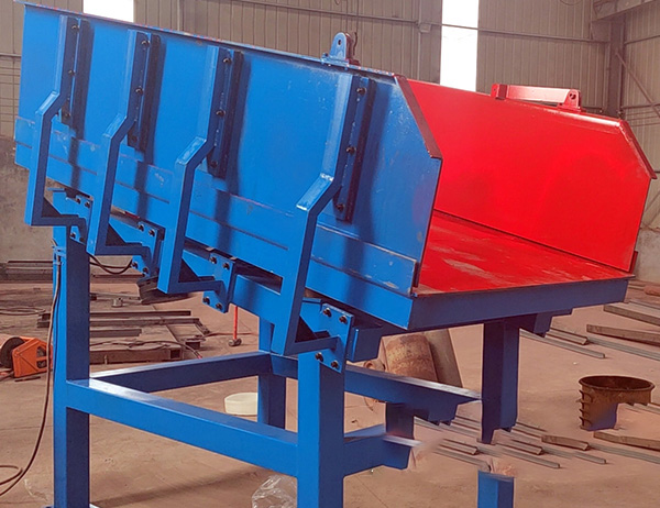 石灰?guī)r加工線用到全有板喂機(jī)、振動(dòng)篩、放礦機(jī)