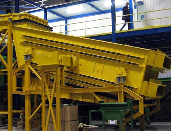 膨潤土分級(jí)難粘網(wǎng)問題用滾軸篩好還是微粉弛張沸騰篩