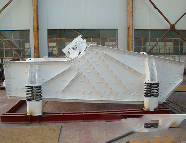 爐渣篩分機(jī)一般采用直線型振動篩價格便宜實惠