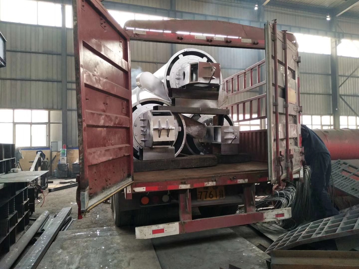 發(fā)往山西太原的垂直振動提升機(jī)發(fā)貨了