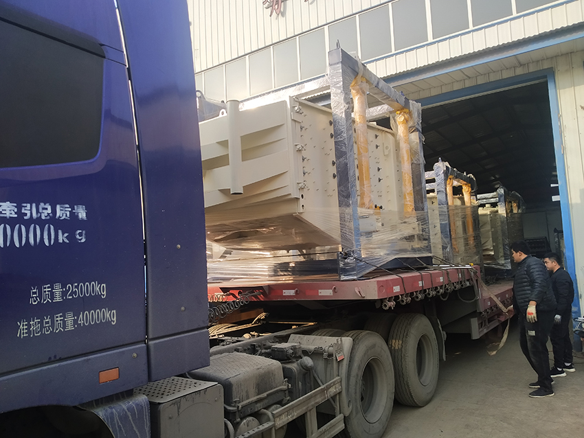 江蘇常州方形搖擺篩發(fā)貨了，請注意查收