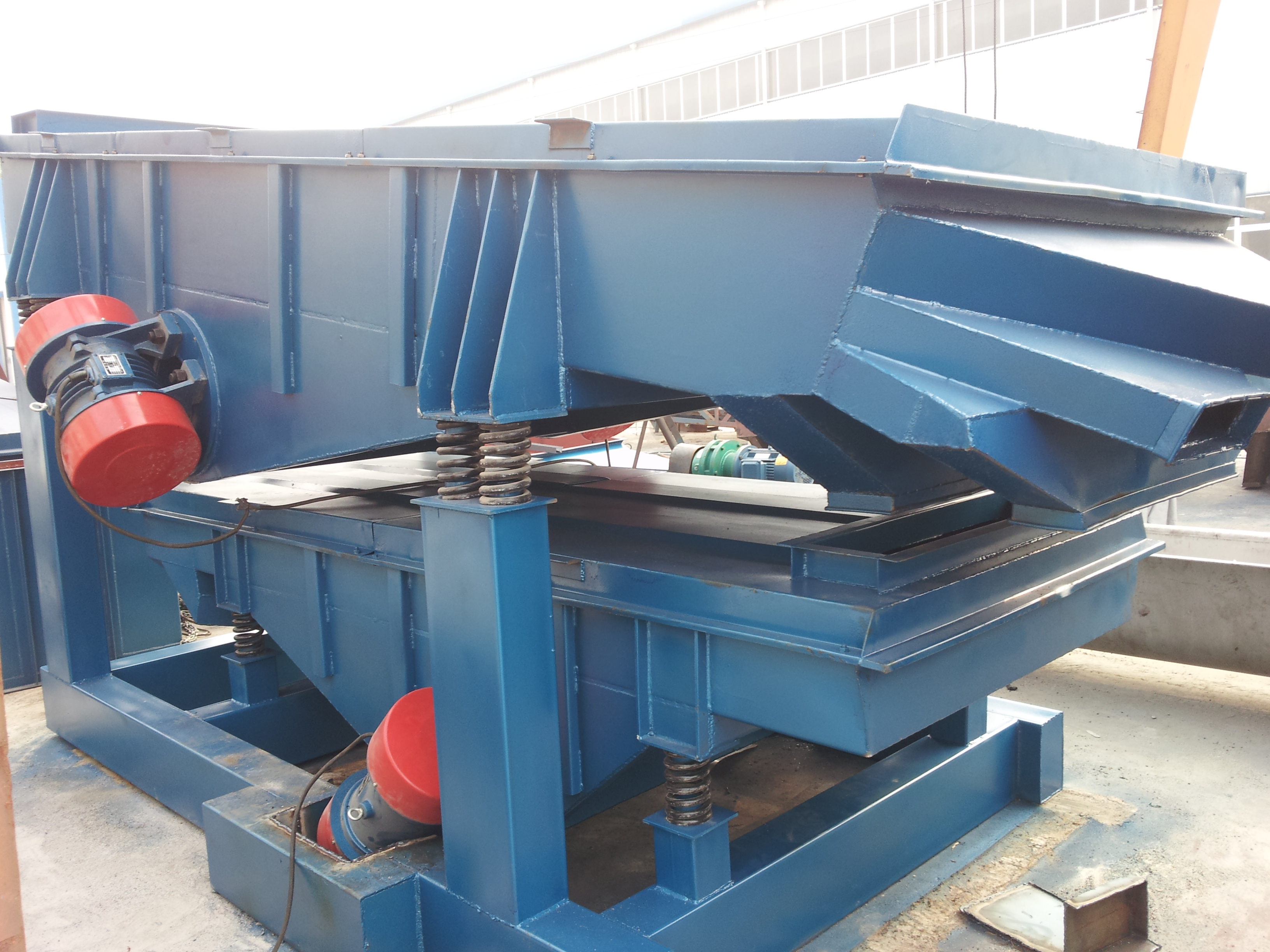 1530型直線振動(dòng)篩分級(jí)石塊、壓裂砂可以嗎？