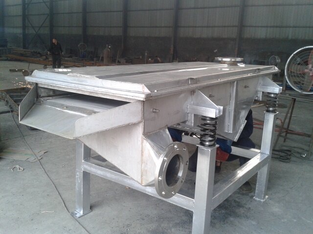 壓裂砂、石塊大小分級(jí)直線振動(dòng)篩介紹