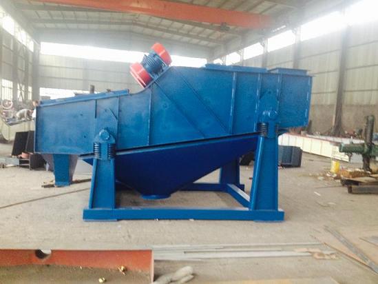 鵝卵石震動篩分設備選用直線振動篩經(jīng)濟實惠價格便宜