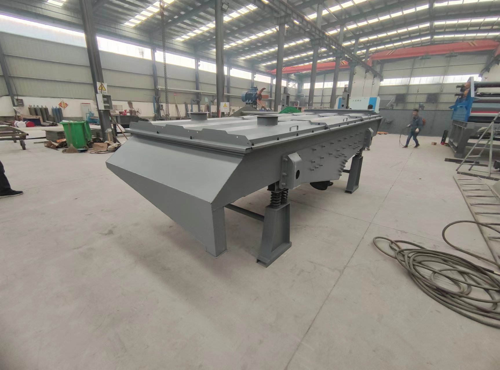 沙子精細(xì)篩選機選擇直線振動篩經(jīng)濟實惠